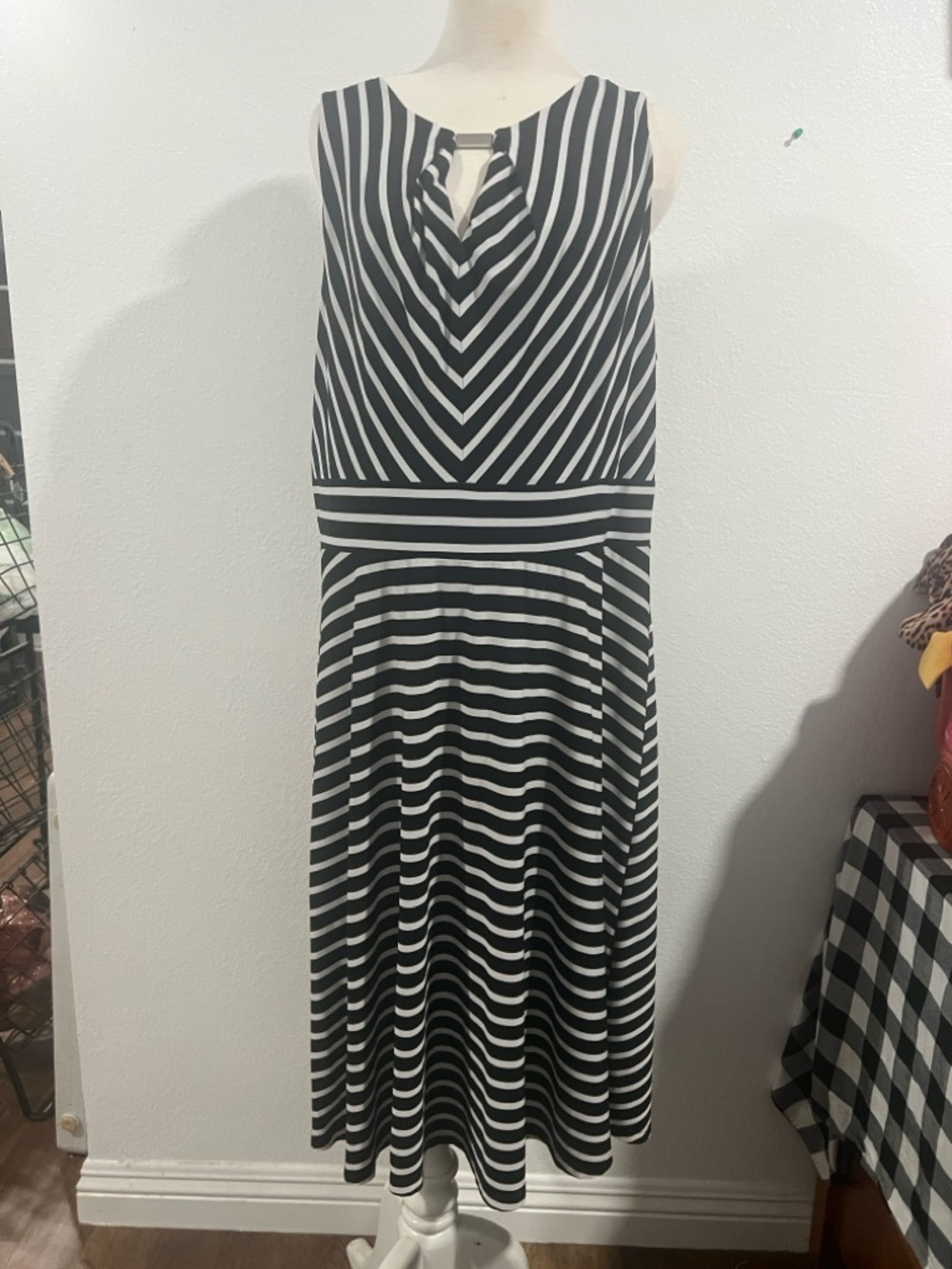 SD Collection Black and White Striped Sleeveless Midi Dress